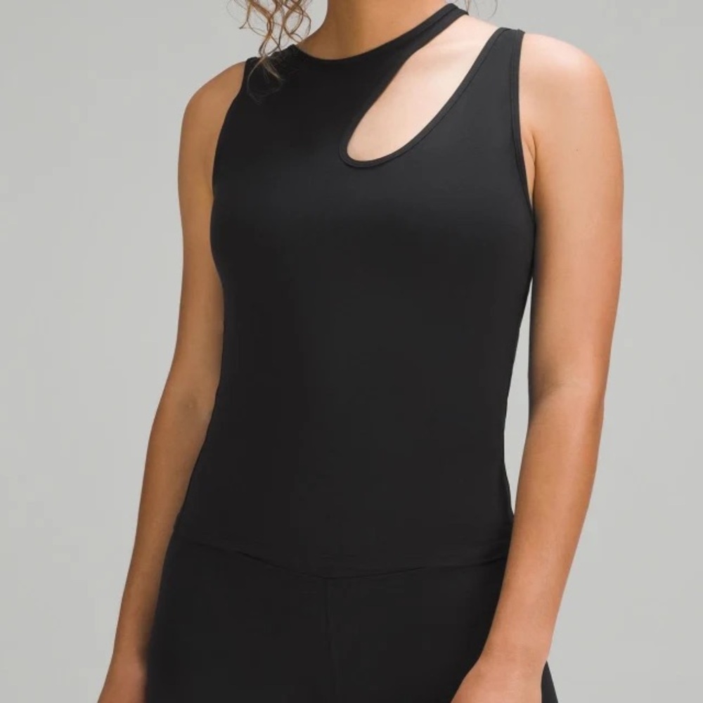Lululemon shoulder cut-out yoga top size 6, NWT - Picture 1 of 4